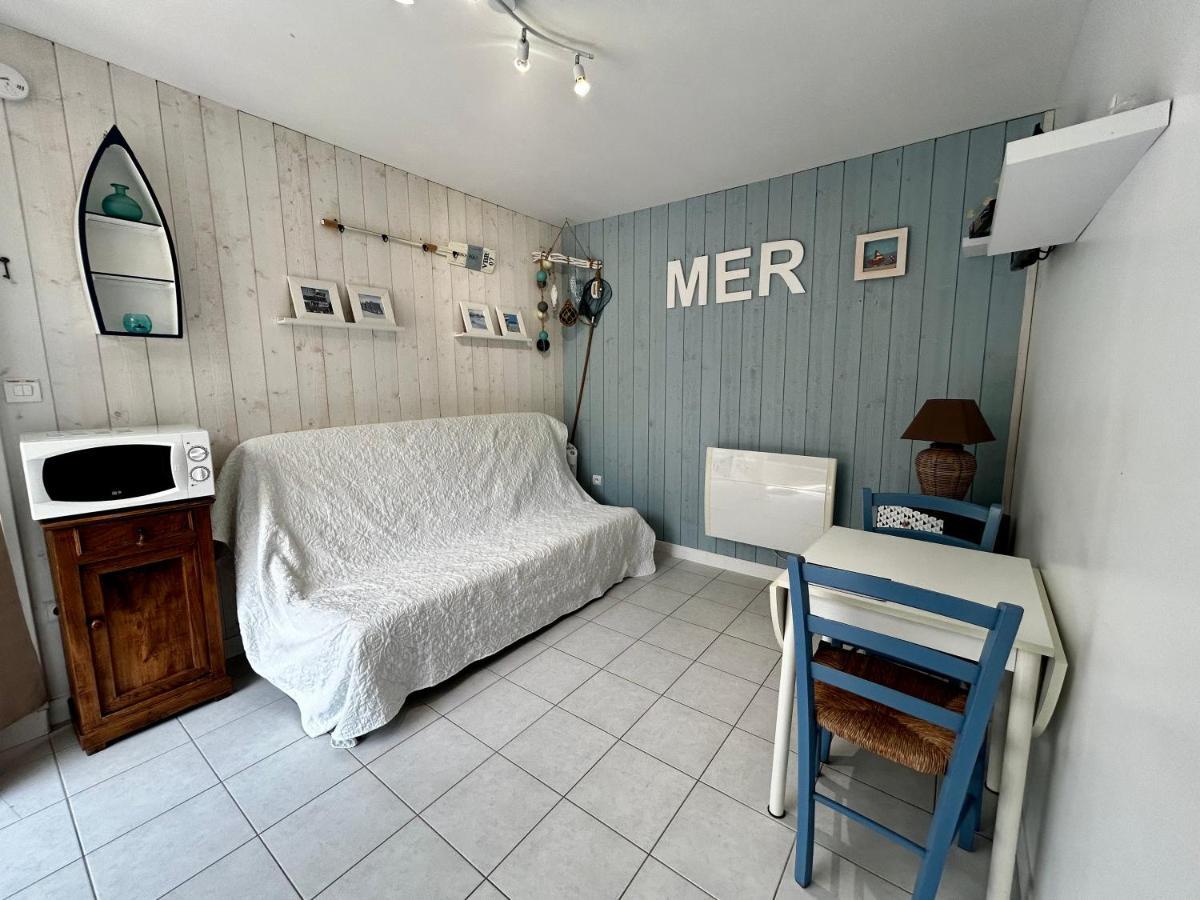 Les Cabanes Du Lac Vandre Bagian luar foto