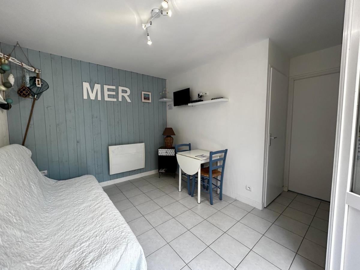 Les Cabanes Du Lac Vandre Bagian luar foto