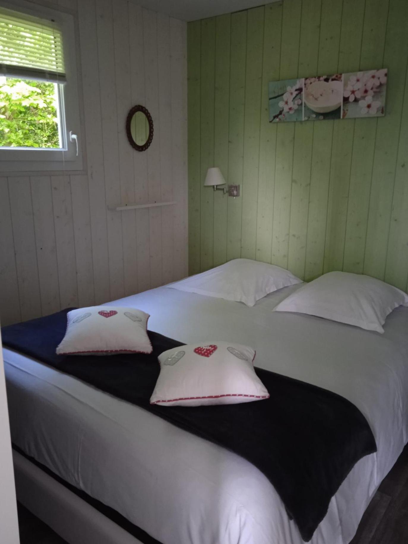 Les Cabanes Du Lac Vandre Bagian luar foto