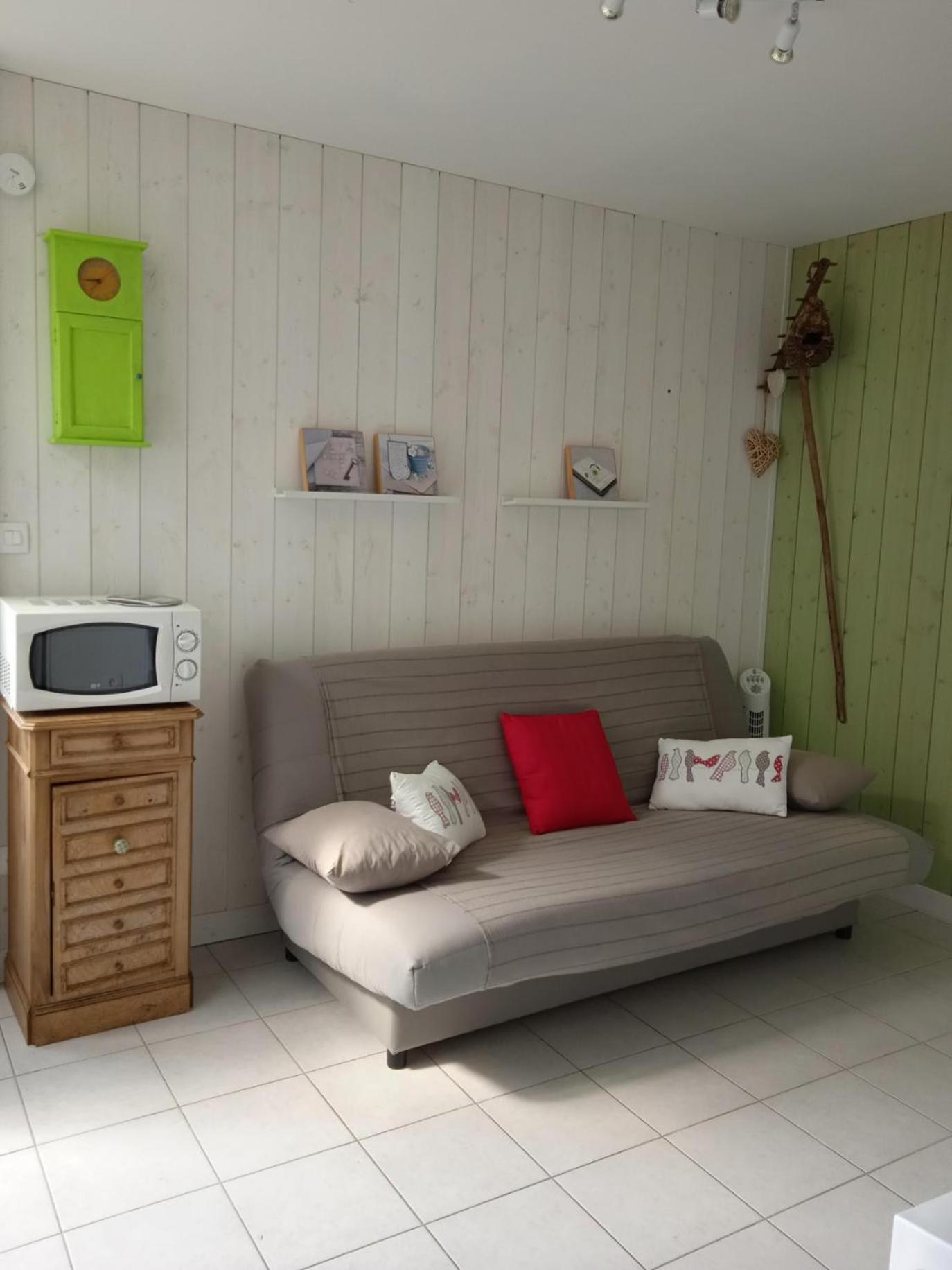 Les Cabanes Du Lac Vandre Bagian luar foto